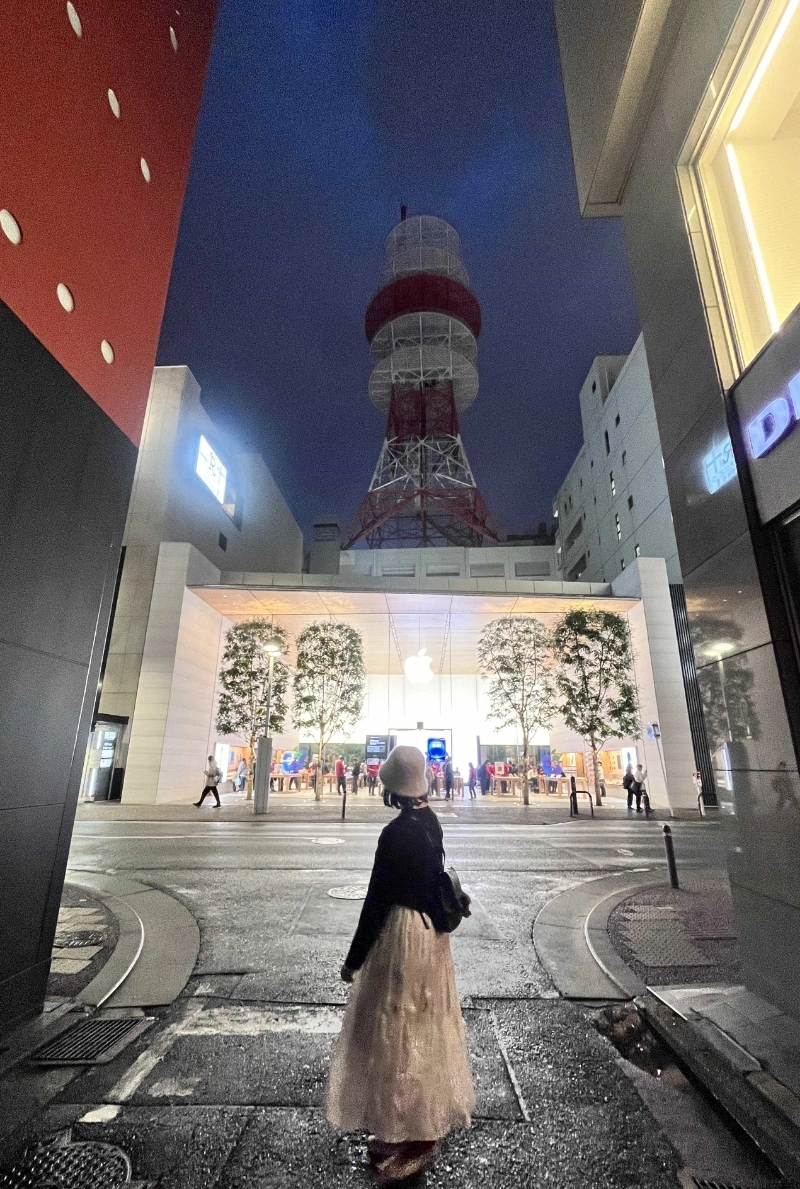 アップルストア上方的 NTT 電波塔