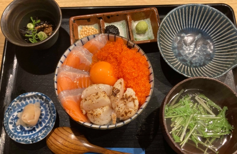 鮭魚和飛魚卵（サーモンとびご共）