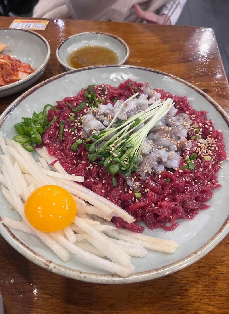 生拌牛肉章魚近拍